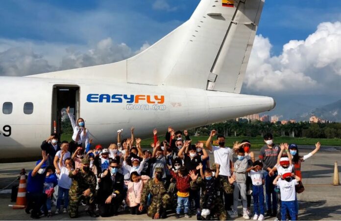 40 niños con cáncer cumplieron el sueño de volar en avión en Medellín.