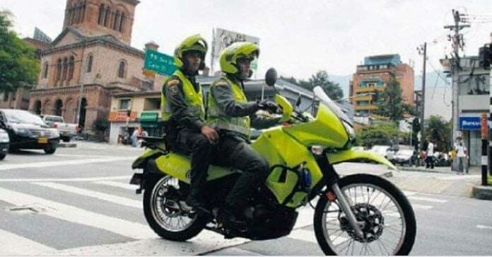 Presuntos uniformados de la Policía robaron a un ciudadano en El Poblado