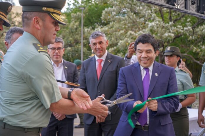 Alcaldía de Medellín fortalece apoyo a la Policía Metropolitana con entrega de vehículos y tecnología de vanguardia