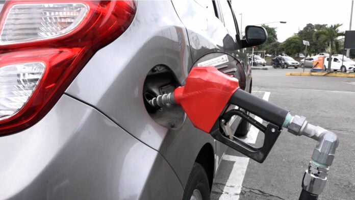 Precio de la Gasolina en la Feria de Flores Supera los 12,000 Pesos