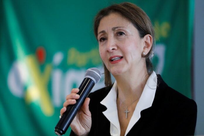 (EN VÍDEO) Ingrid Betancourt arremete contra Gustavo Petro