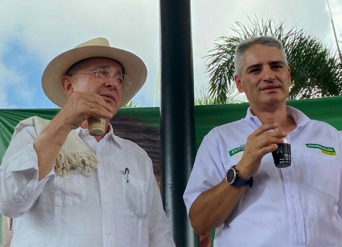 Andrés Julián y Álvaro Uribe