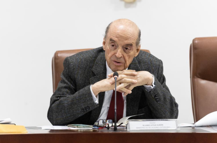 (ÚLTIMA HORA) La Procuraduría suspendió al canciller Álvaro Leyva