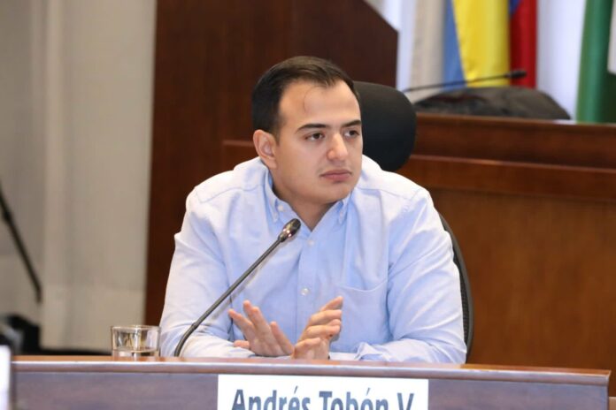 Andrés Tobón hizo una alarmante denuncia sobre la presencia de las Autodefensas Gaitanistas de Colombia (AGC) en la ciudad.