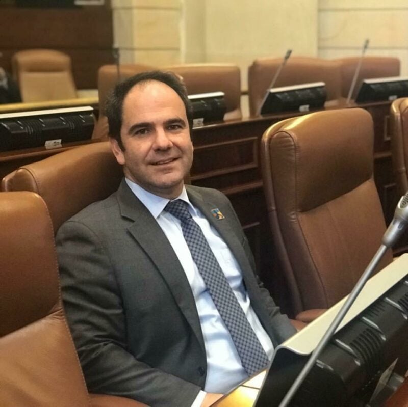 Gabriel Vallejo Chujfi asume la dirección del Partido Centro Democrático -  ifm noticias