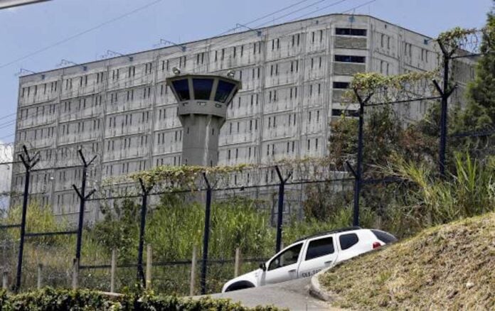 Una mujer de 27 años, recluida en el centro penitenciario El Pedregal de Medellín, denunció haber sido víctima de abuso sexual por parte de dos funcionarios del Instituto Nacional Penitenciario y Carcelario (Inpec).